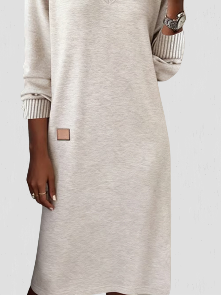 Demara - Effortless V-Neck Dress